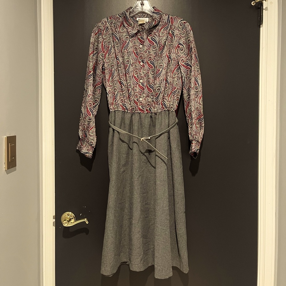 Vintage 1970s Pink and Blue Paisley Patterned Gray Dress